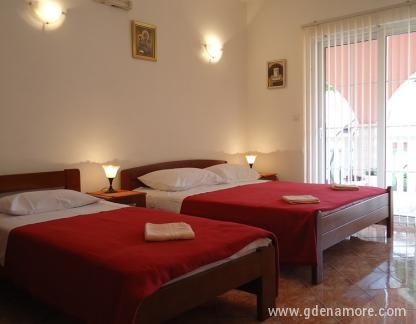 Apartamentos Milinovic Blanco, , alojamiento privado en Bijela, Montenegro